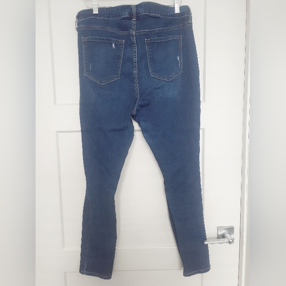 Bye-Bye Sale❄ Old Navy Blue Distressed Jeans - Picture 8 of 8